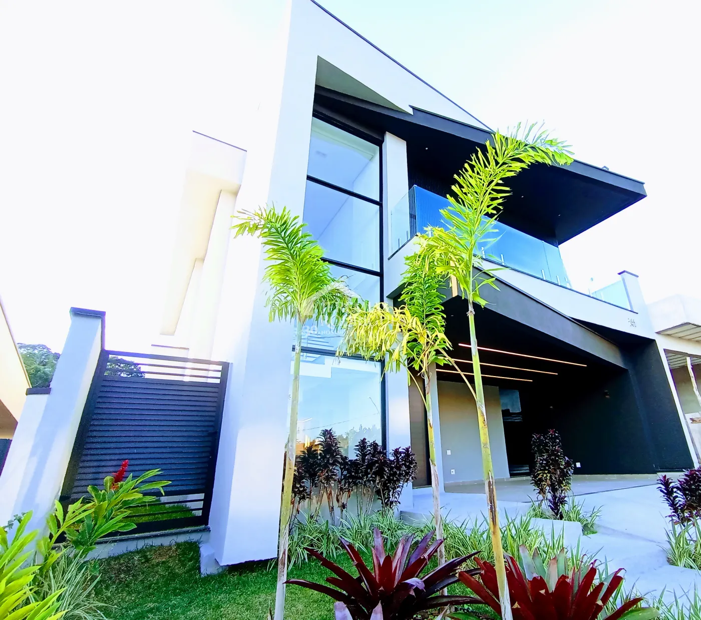 Casa assobradada à venda com 4 dormitórios no Condomínio Cyrella Landscape emTaubaté/SP.