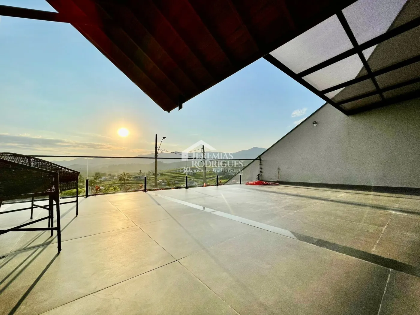 Casa à venda com 3 dormitórios no Condomínio Village da Serra em Tremembé/SP.