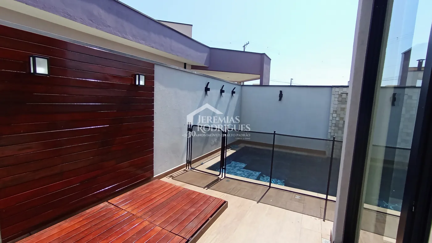 Casa à venda com 3 dormitórios no Condomínio Tecoara em Taubaté/SP.