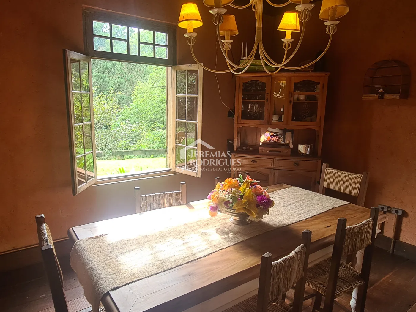 Chácara à venda com 400 m² no bairro Santa Cruz em Santo Antônio do Pinhal/SP.