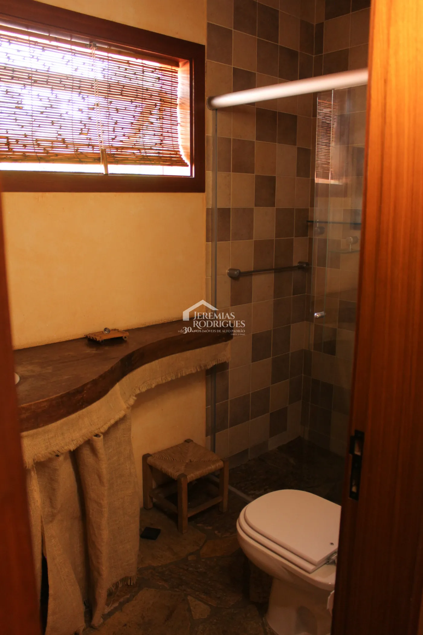 Casa para venda e locação com 5 dormitórios no Condomínio Taubaté Village em Taubaté/SP.