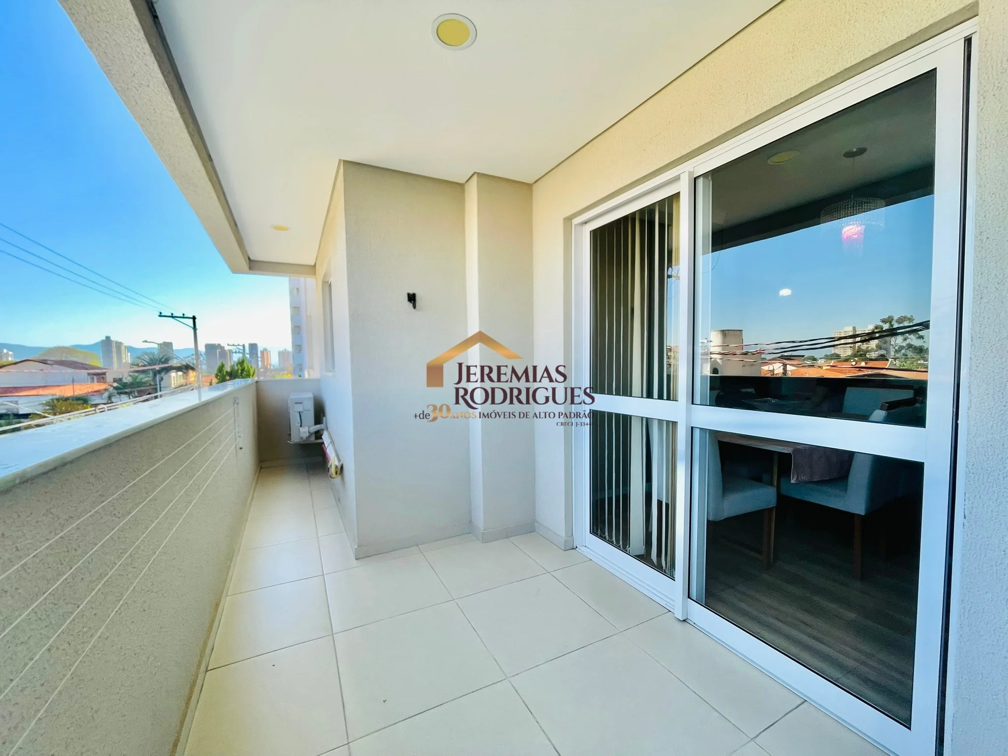 Apartamento à venda no Edifício Maison em Taubaté/ SP.