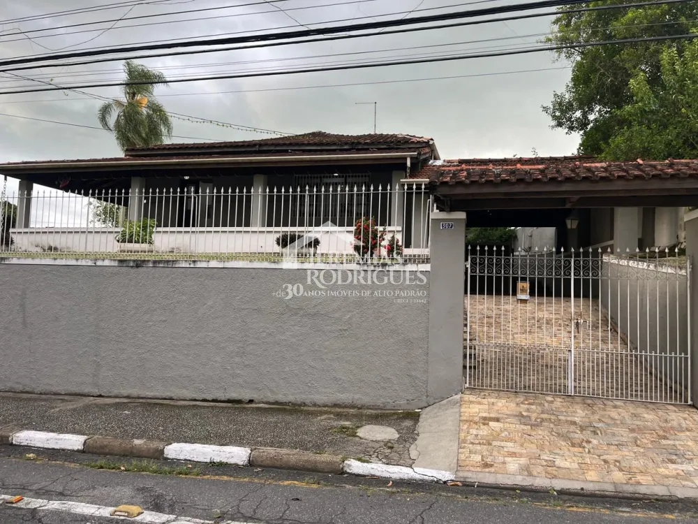 Casa com 3 dormitórios, 235 m² - Centro - Pindamonhangaba/SP
