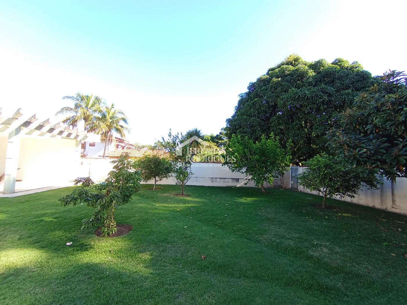 Casa à venda com 4 dormitórios no Condomínio Village Paineiras em Pindamonhangaba/SP