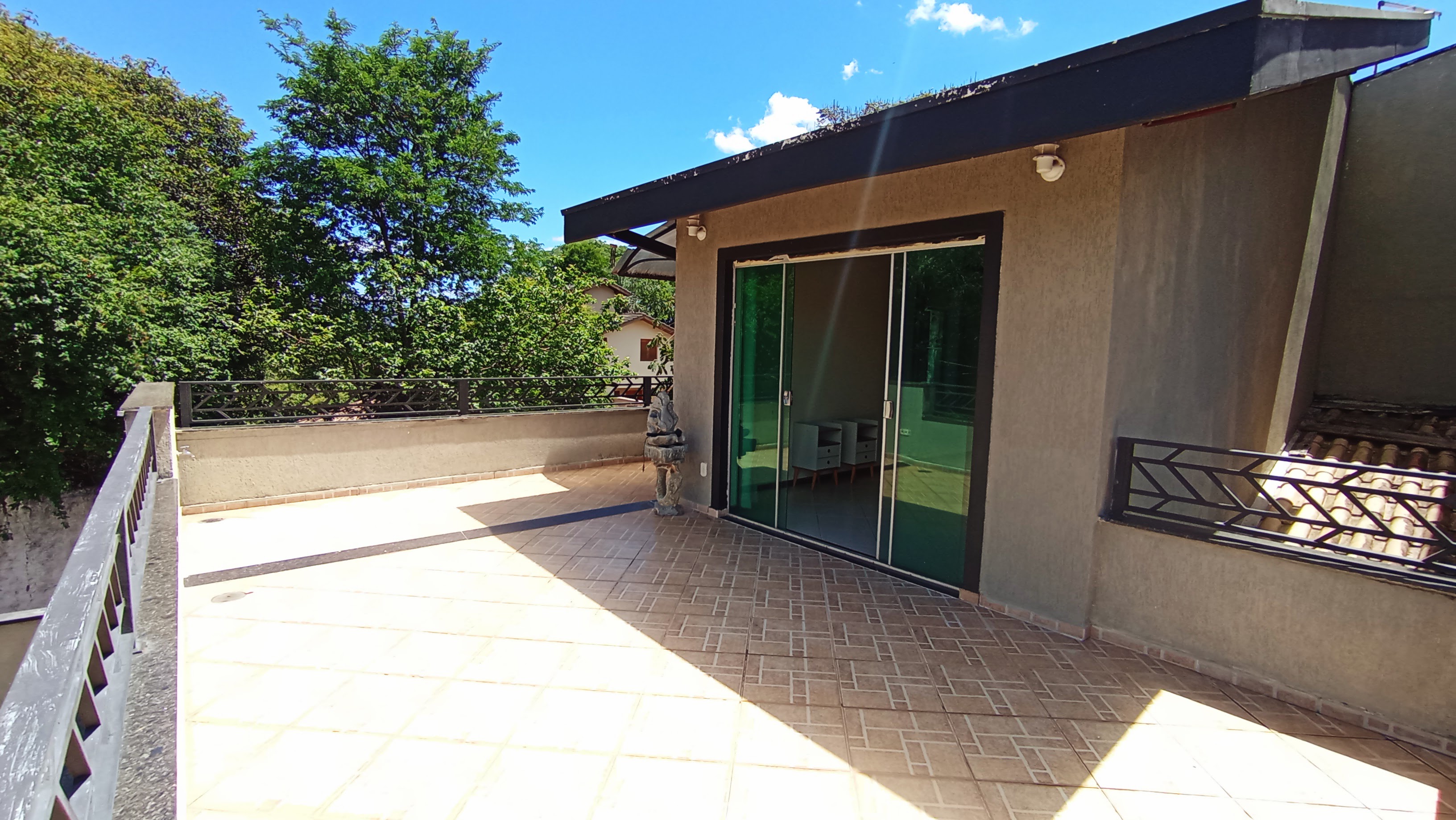 Casa para venda e locação com 3 dormitórios no Condomínio Vale dos Príncipes em Taubaté/SP.