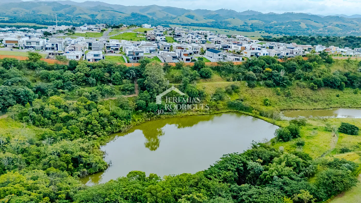 Casa à venda com 4 suítes no Condomínio Residencial Alphaville II em São José dos Campos/SP.