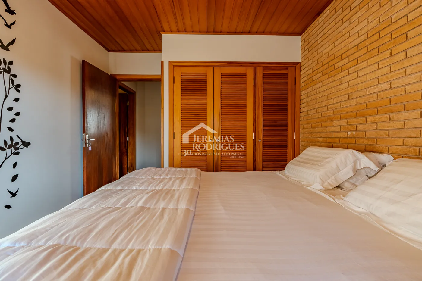 Casa à venda com 3 dormitórios, no bairro Vila Belvedere em Campos do Jordão/SP.