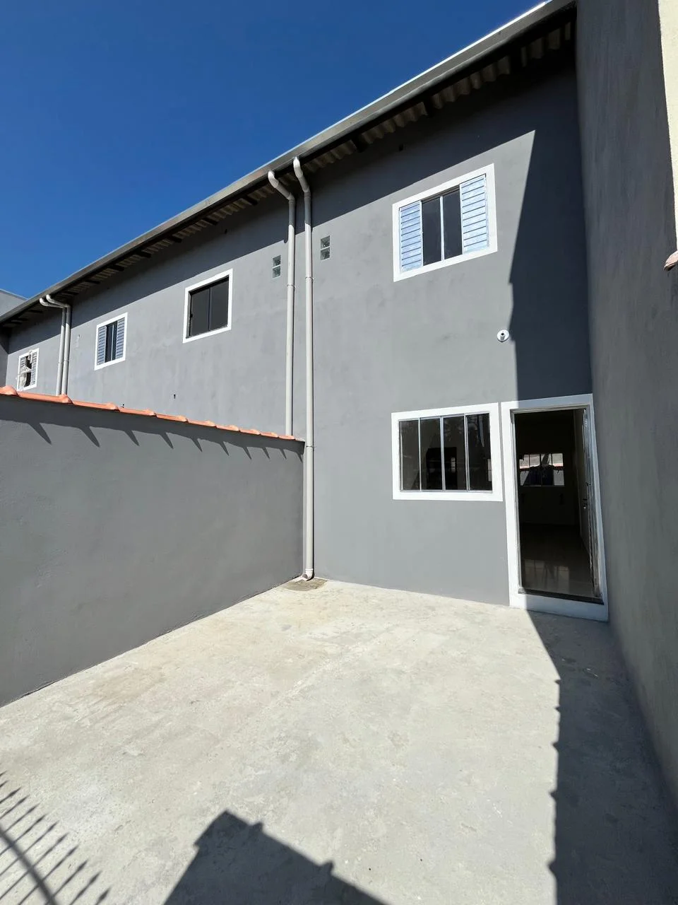 Sobrado novo à venda no Cidade Jardim, Pindamonhangaba – 2 quartos, 65m²