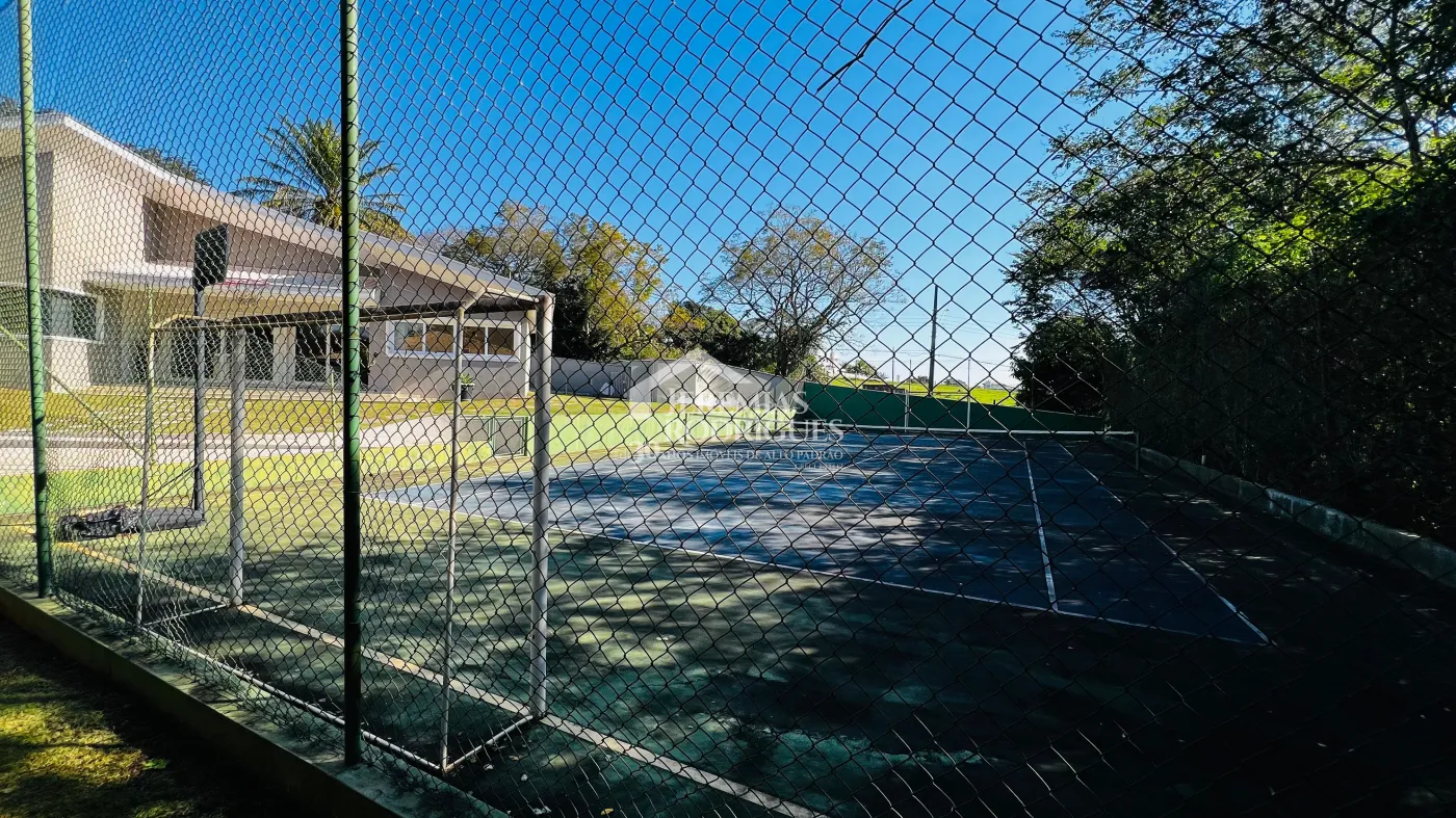 Casa para venda e locação com 6 dormitórios no Condomínio Chácaras Cataguá em Taubaté/SP.