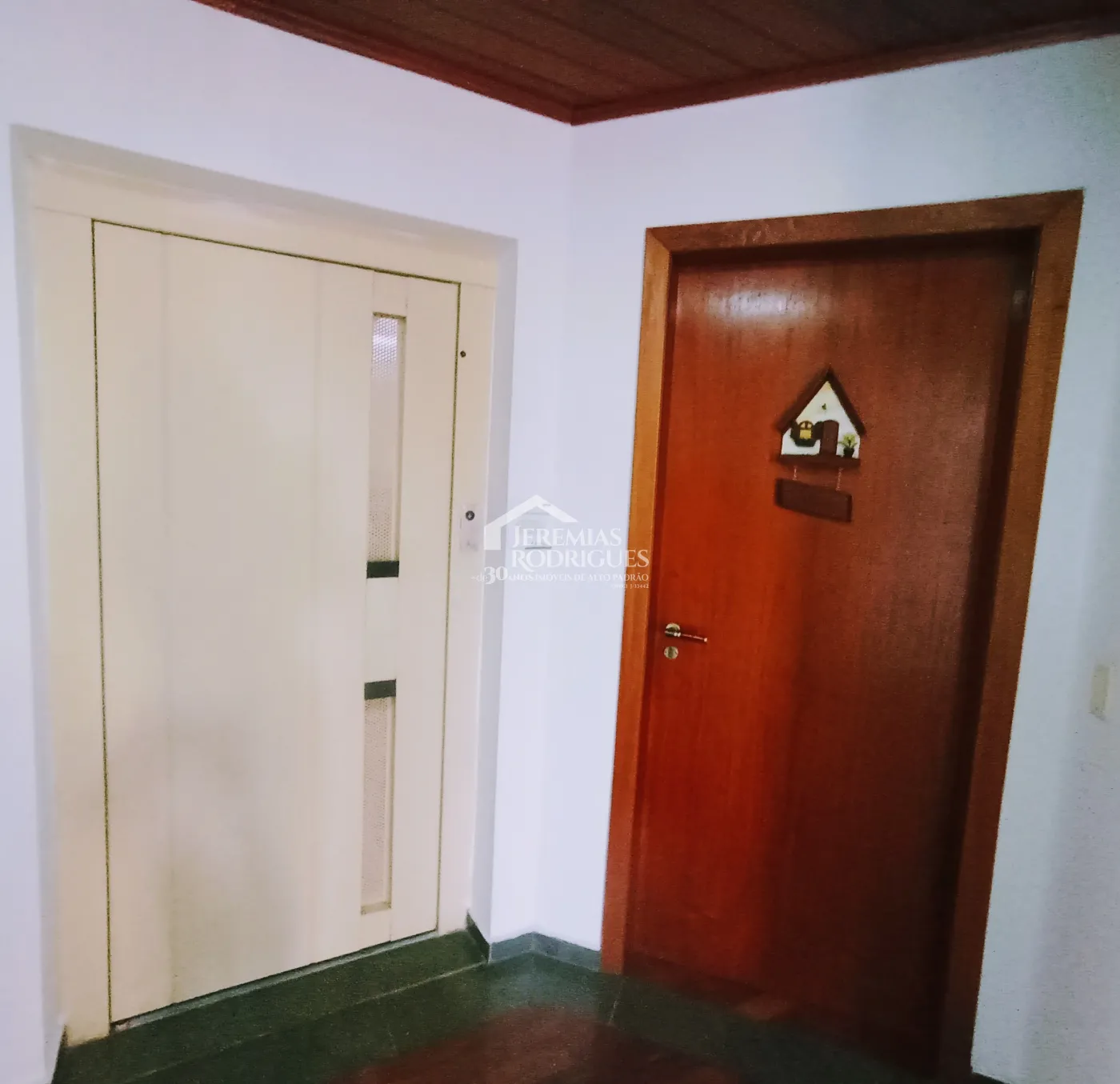 Apartamento para venda com 4 dormitórios no Edifício Solar Bela Vista em Campos do Jordão/SP