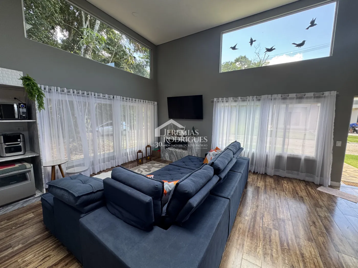 Casa à venda com 3 suítes no Condomínio Capitanias em Ubatuba/SP.