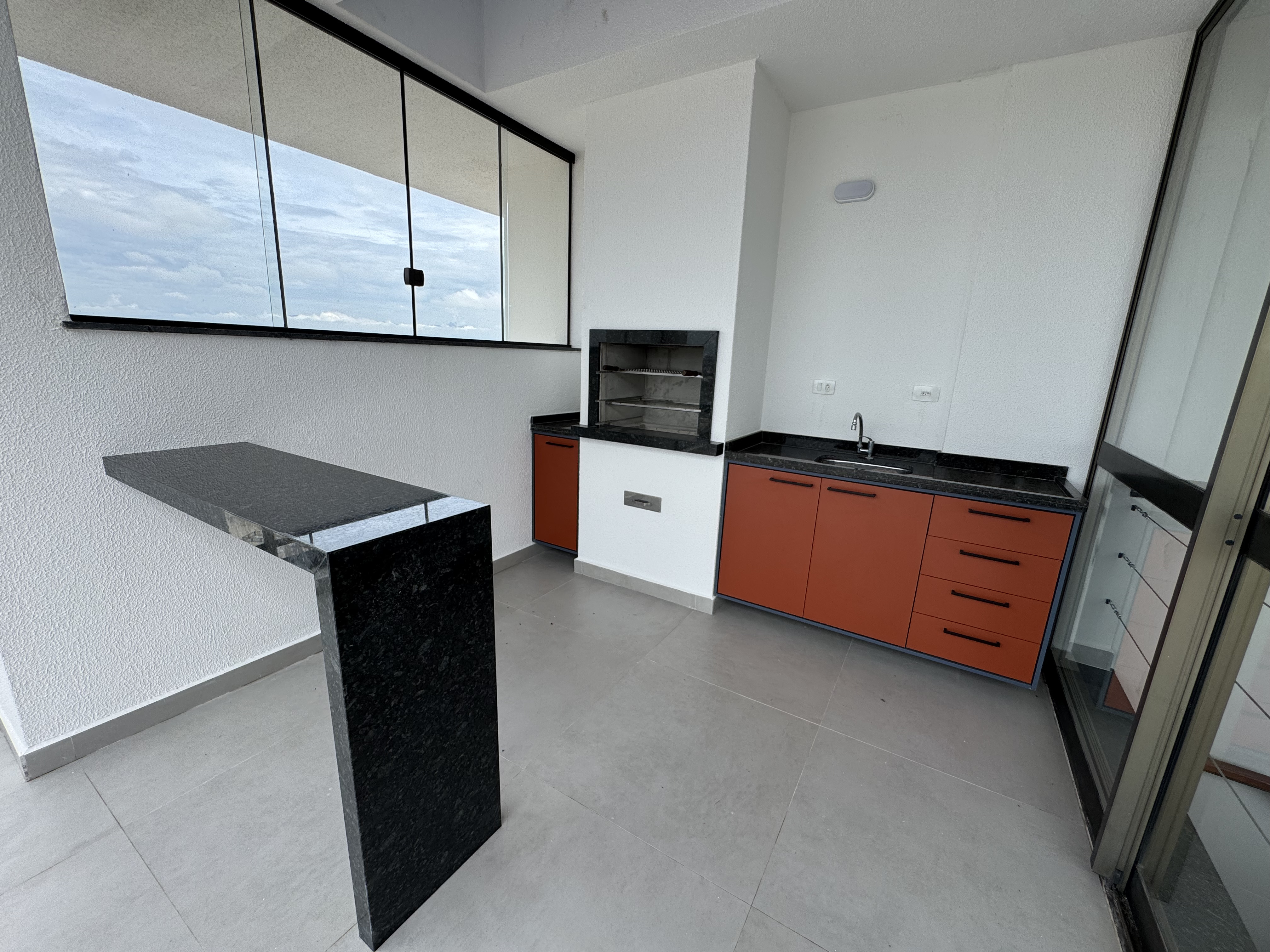 Apartamento triplex para venda e locação com 3 dormitórios, 119 m² no Edifício Jabuticabeiras em Taubaté/SP.