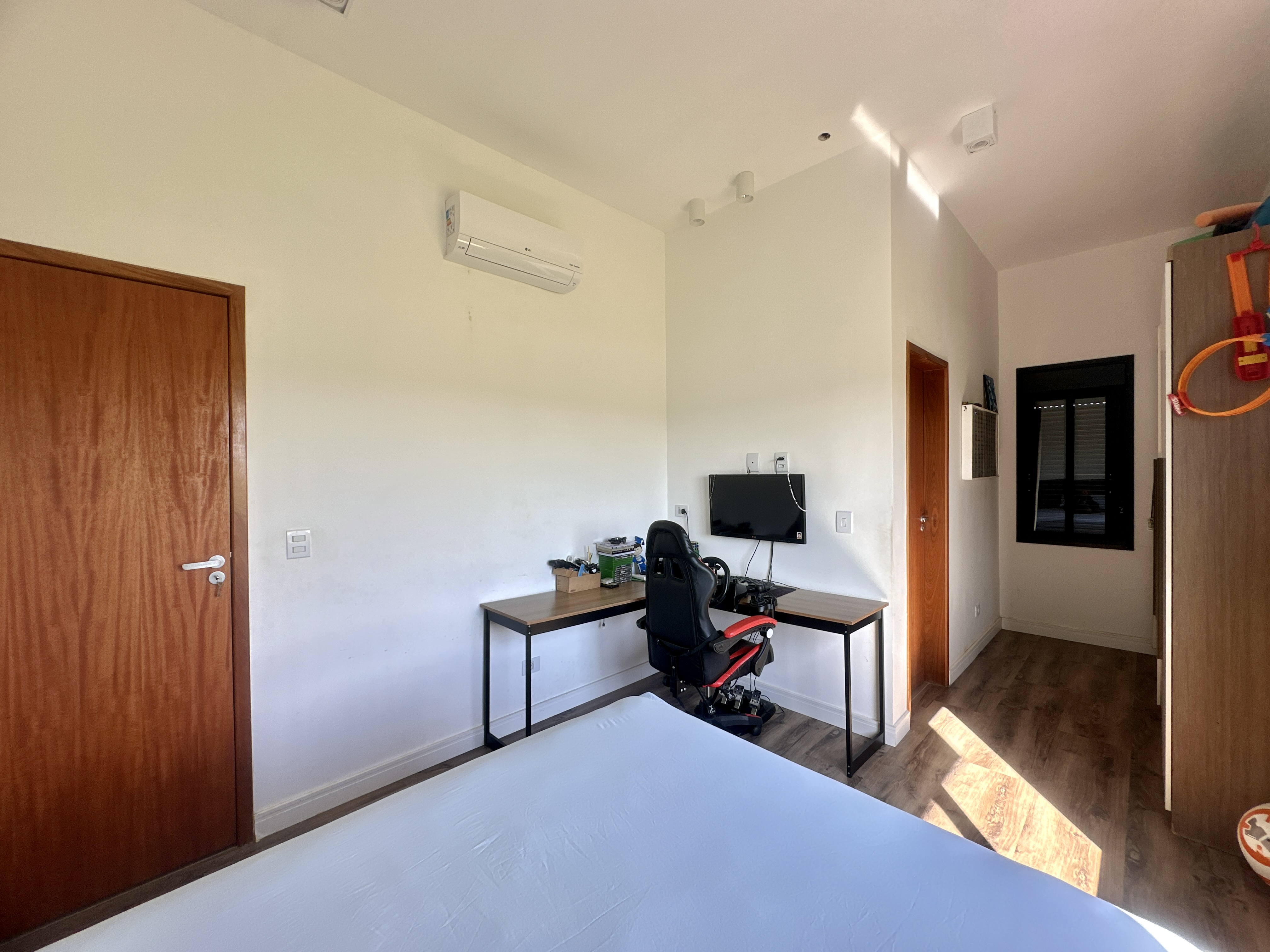 Casa à venda com 4 dormitórios no Condomínio Bella Vitta em Caçapava/SP.