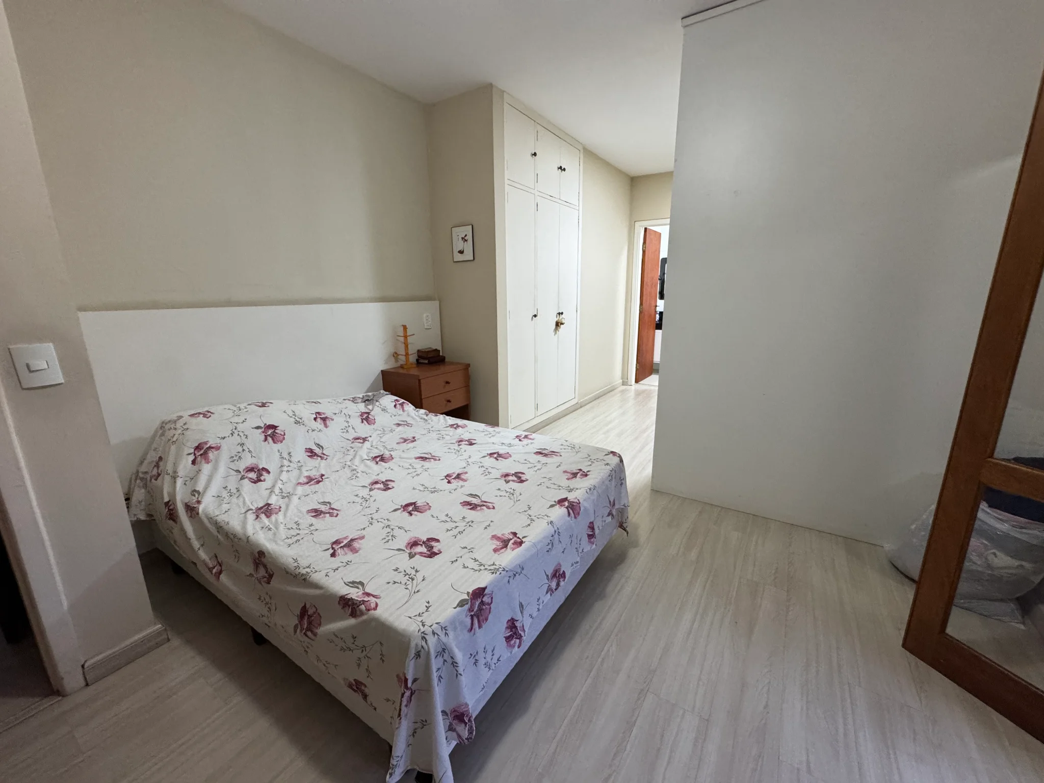 Casa à venda com 5 dormitórios no Condomínio Villlage Paineiras em Pindamonhangaba/SP. 