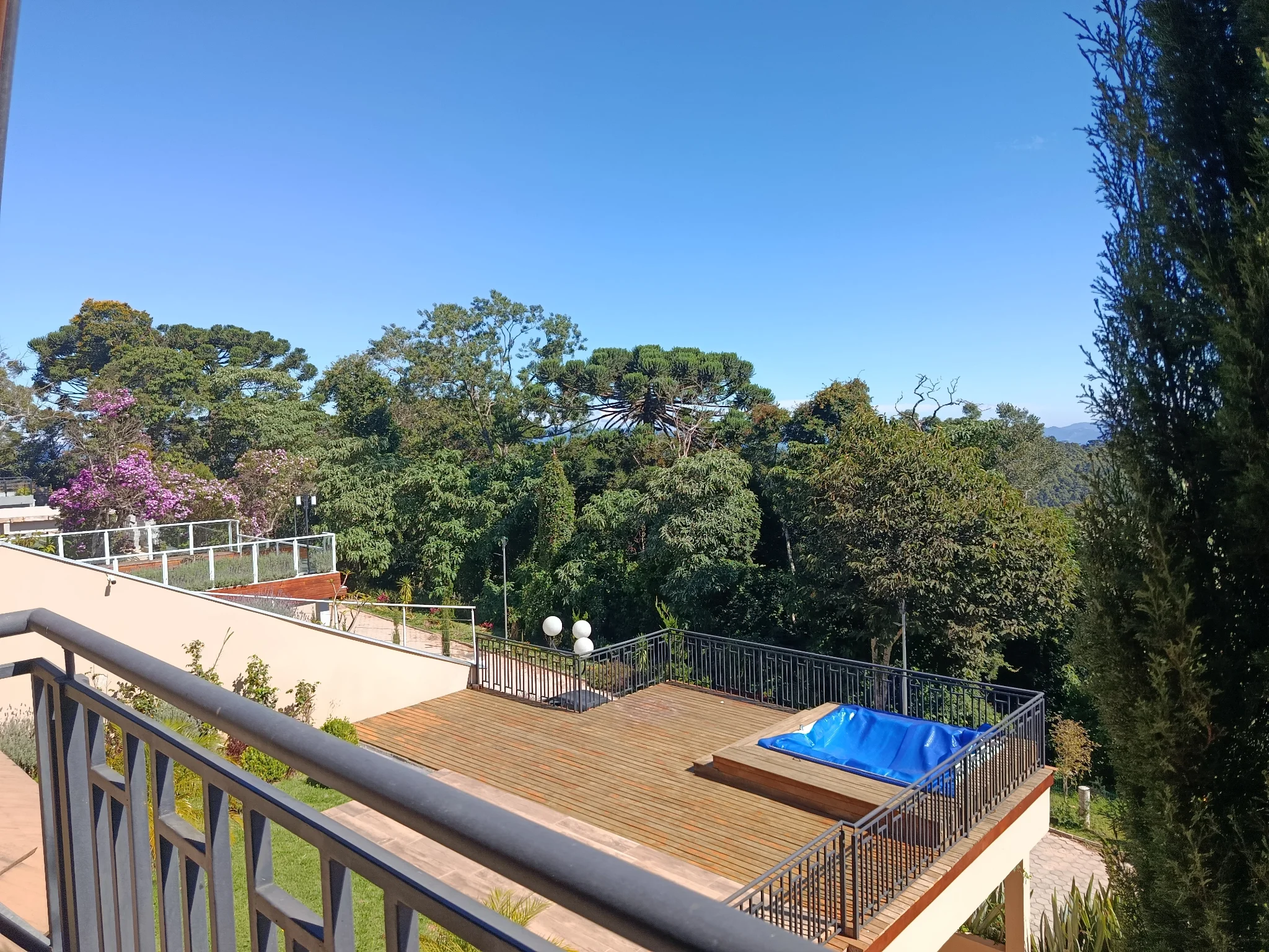 Casa com 8 suítes à venda no Condomínio Allemansratt em Campos do Jordão /SP.