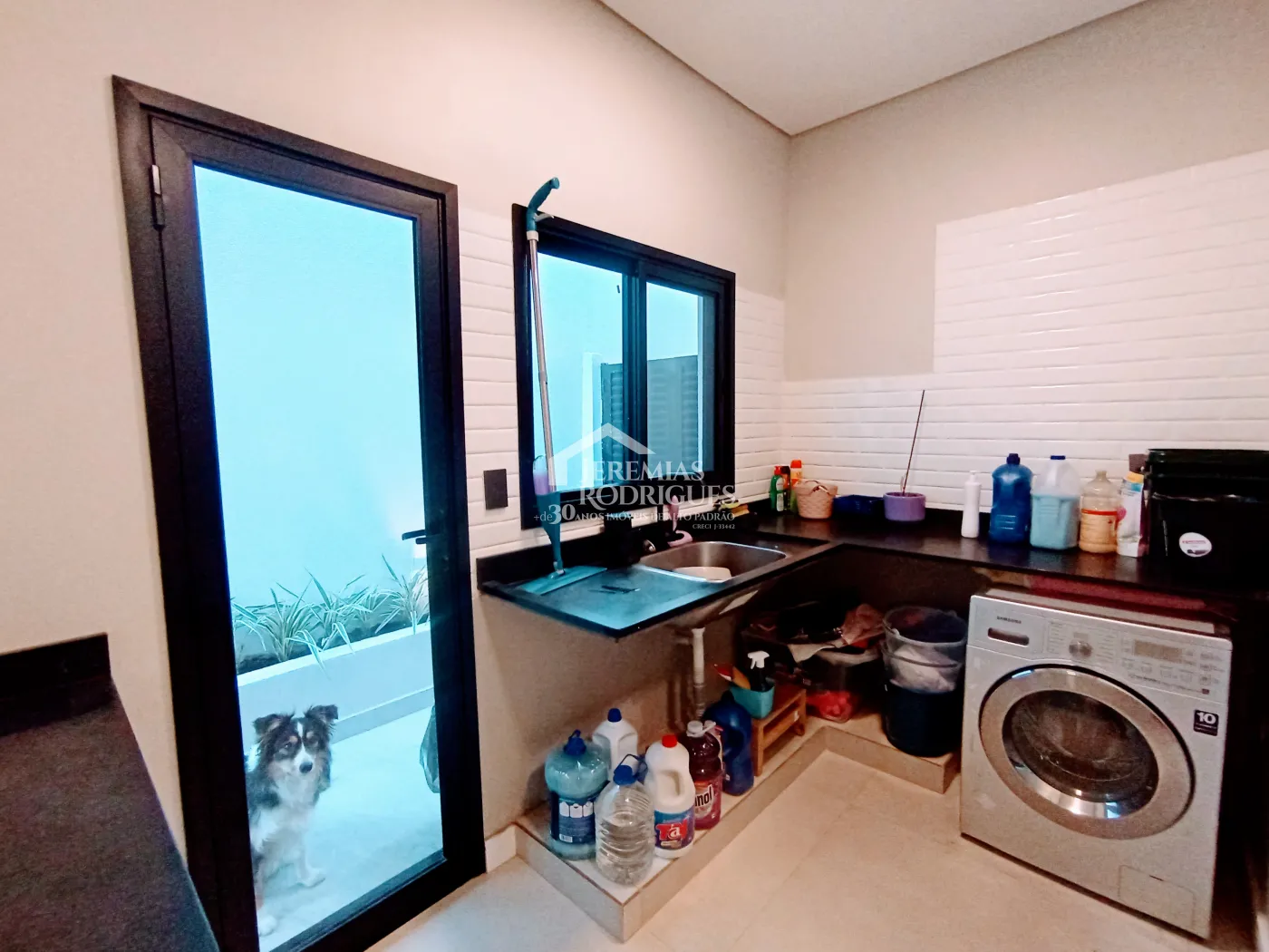 Casa à venda com 5 dormitórios no Condomínio Reserva dos Lagos em Pindamonhangaba/SP.