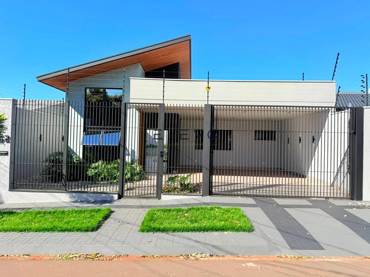Casa Alto Padrão à Venda no Jardim Real | 3 Suítes, Automação Alexa e Piscina Aquecida