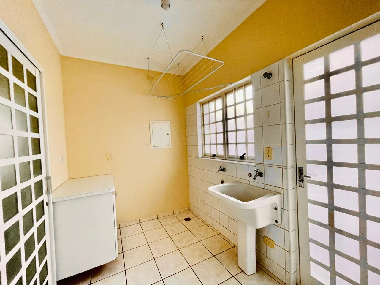 Casa com 3 dormitórios á venda no Condomínio Taubaté Village em Taubaté/SP.