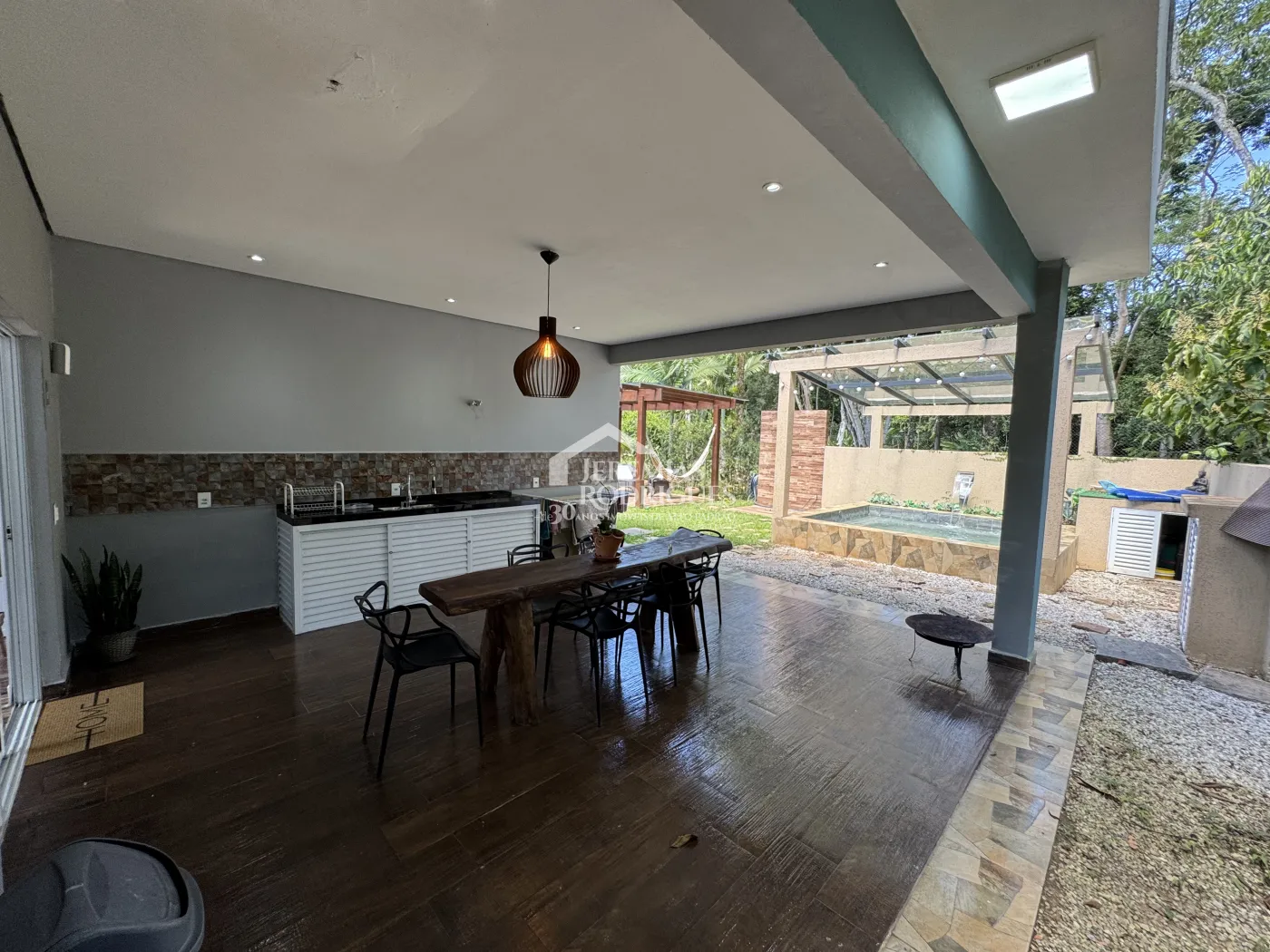 Casa à venda com 3 suítes no Condomínio Capitanias em Ubatuba/SP.