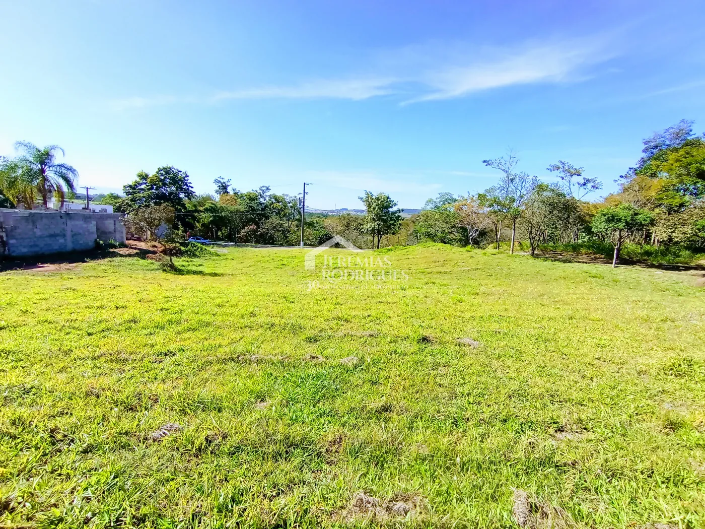 Terreno à venda com 1.159 m² no Condomínio Altos do Cataguá em Taubaté/SP.