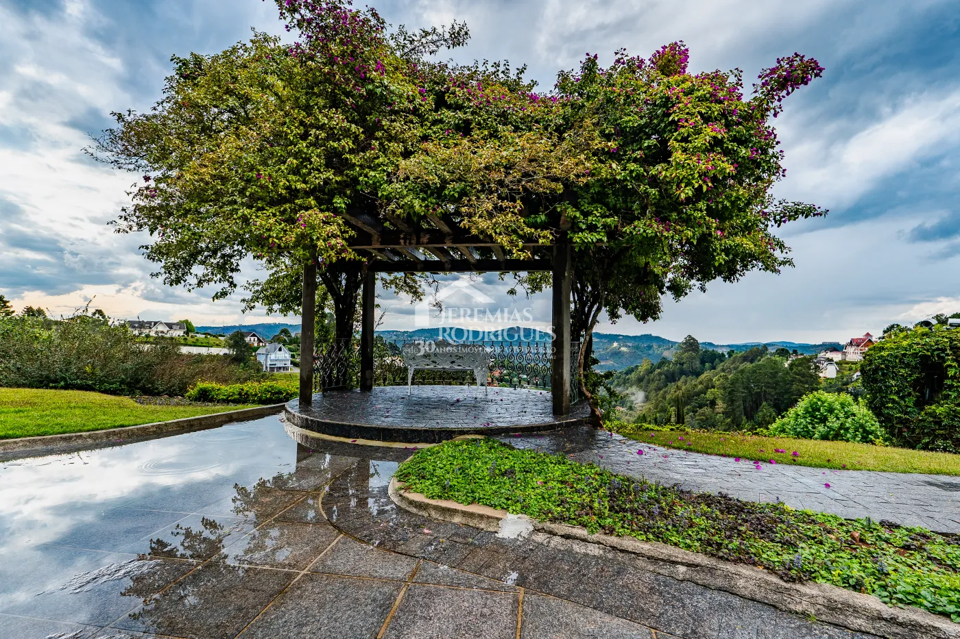 Casa com 4 suítes, 670 m² - Alto do Capivari - Campos do Jordão/SP.