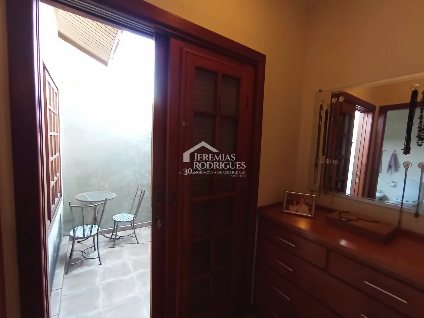 Casa à venda com 3 dormitórios no Condomínio Chácaras Cataguá em Taubaté/SP