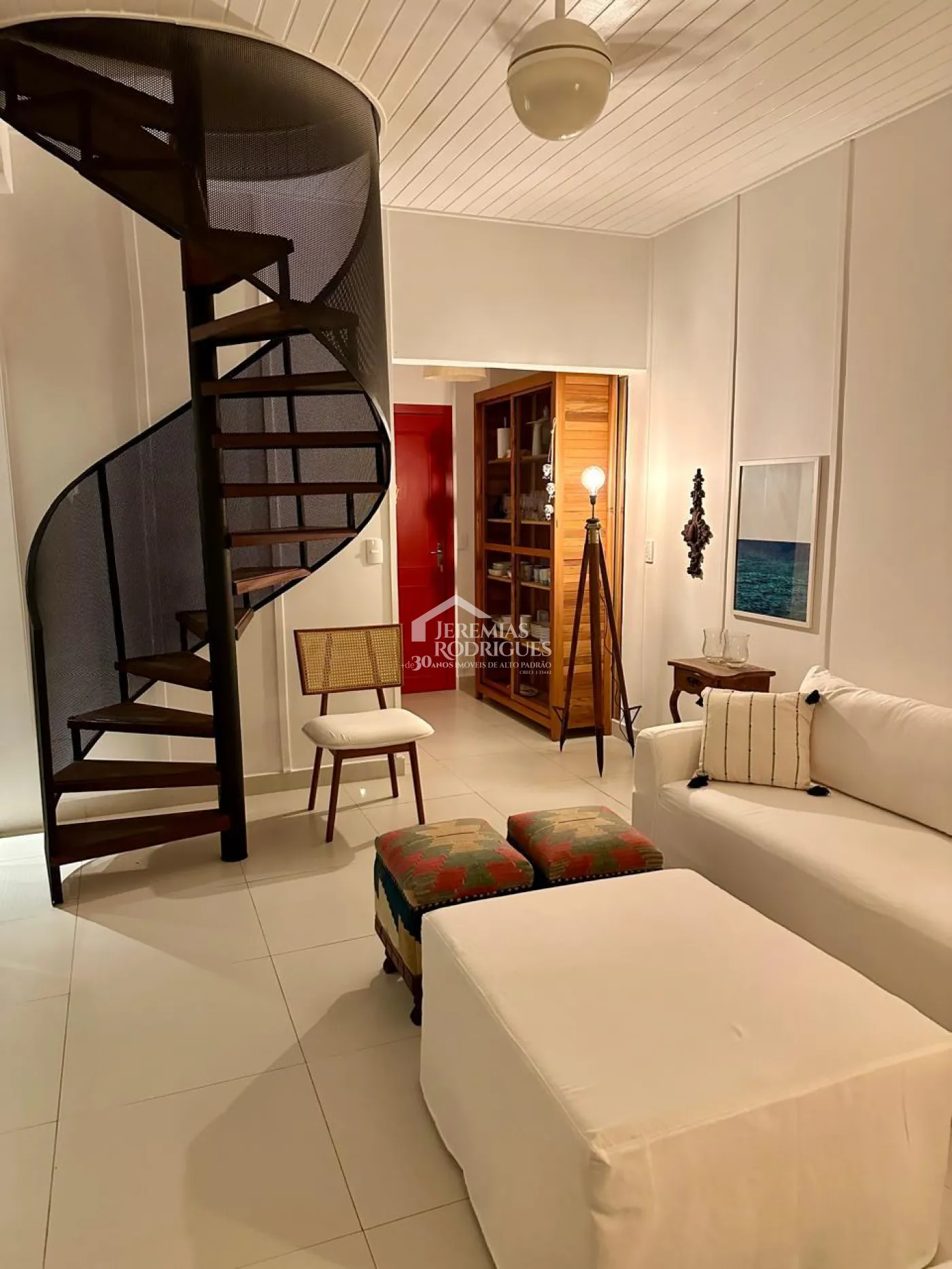 Apartamento duplex à venda com 3 dormitórios, 194 m² no Condomínio Lauro Rezende em Ubatuba/SP.