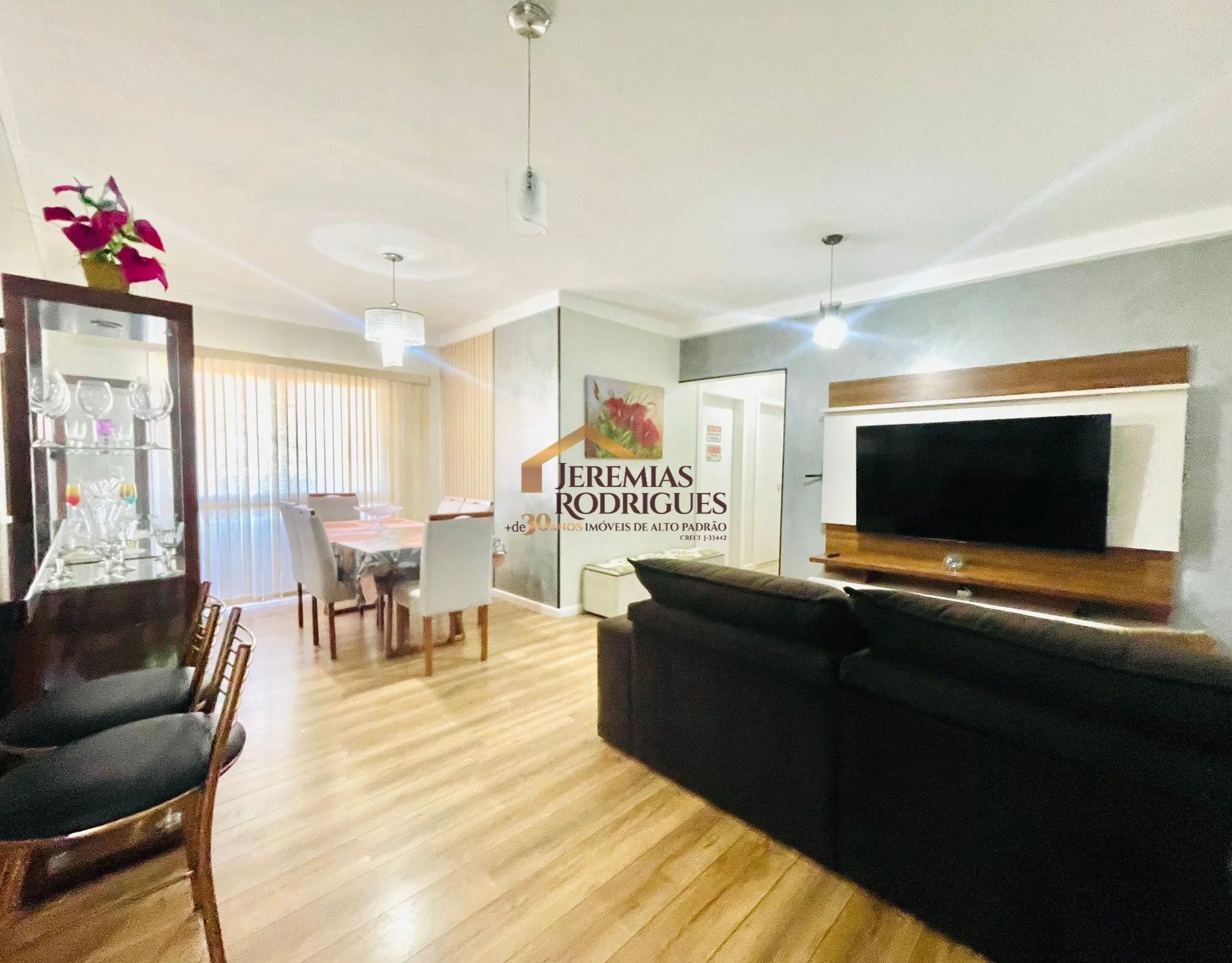 Apartamento à venda no Edifício Maison em Taubaté/ SP.