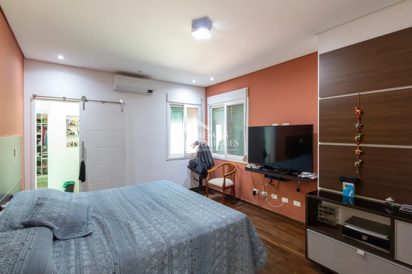 Casa para venda com 4 suítes no Condomínio Residencial dos Pinheiros em Caçapava/SP