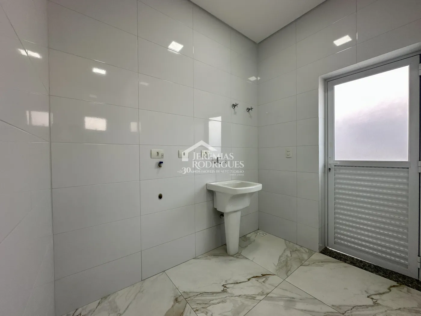 Casa com 3 dormitórios, 169,20 m² - Condomínio Ouro Ville - Taubaté/SP.