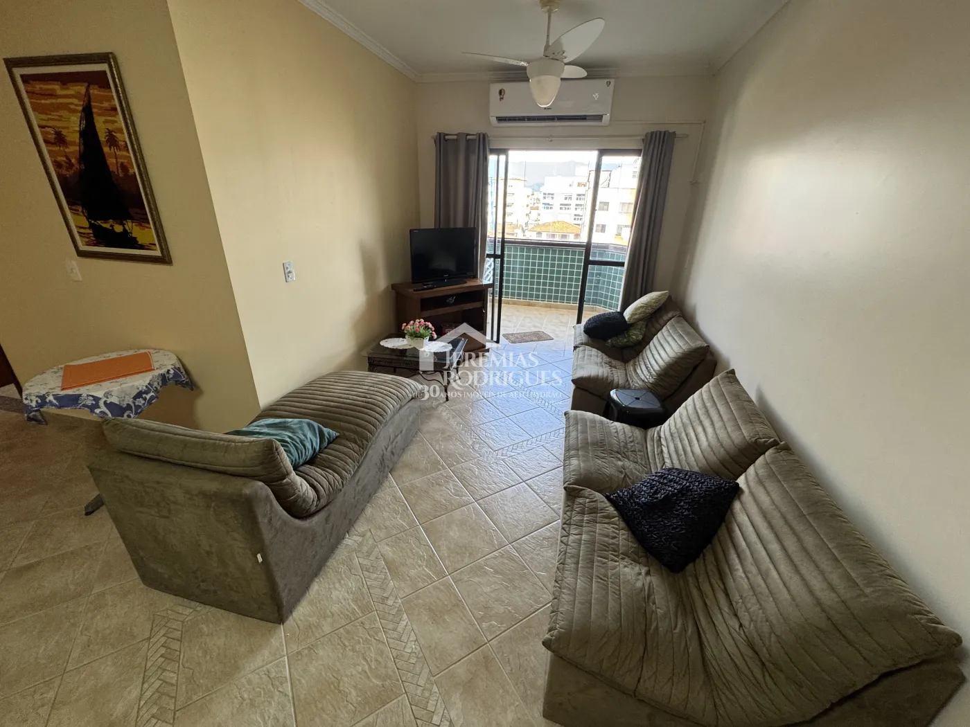 Apartamento à venda com 3 dormitórios, 239 m² no Edifício Pontal da Roca em Ubatuba/SP.