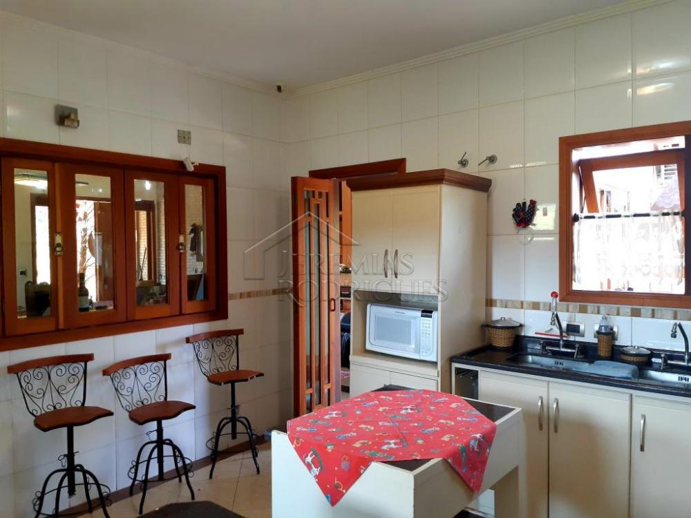 Casa à venda com 6 dormitórios no Condomínio Chácaras Cataguá em Taubaté/SP.