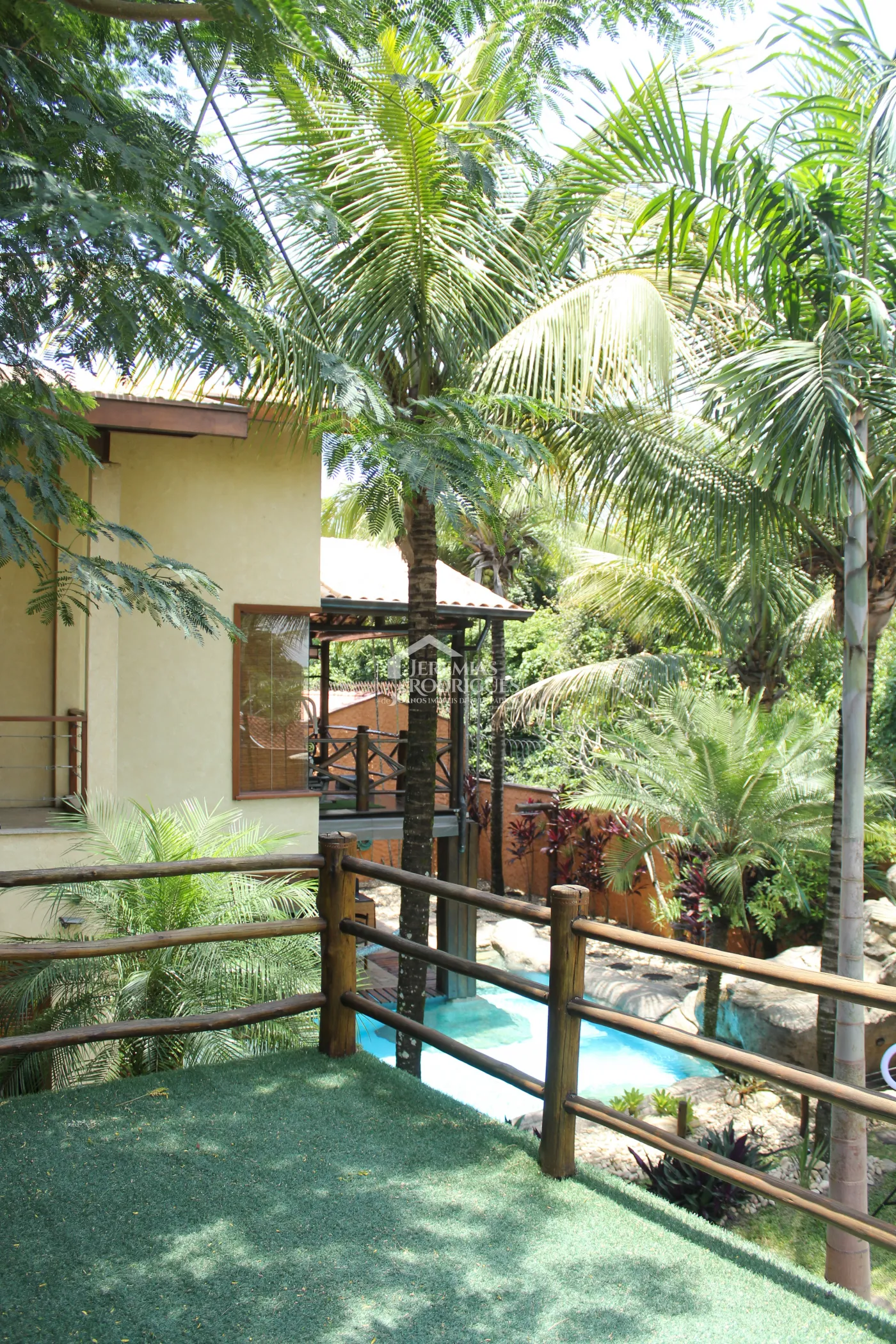 Casa para venda e locação com 5 dormitórios no Condomínio Taubaté Village em Taubaté/SP.