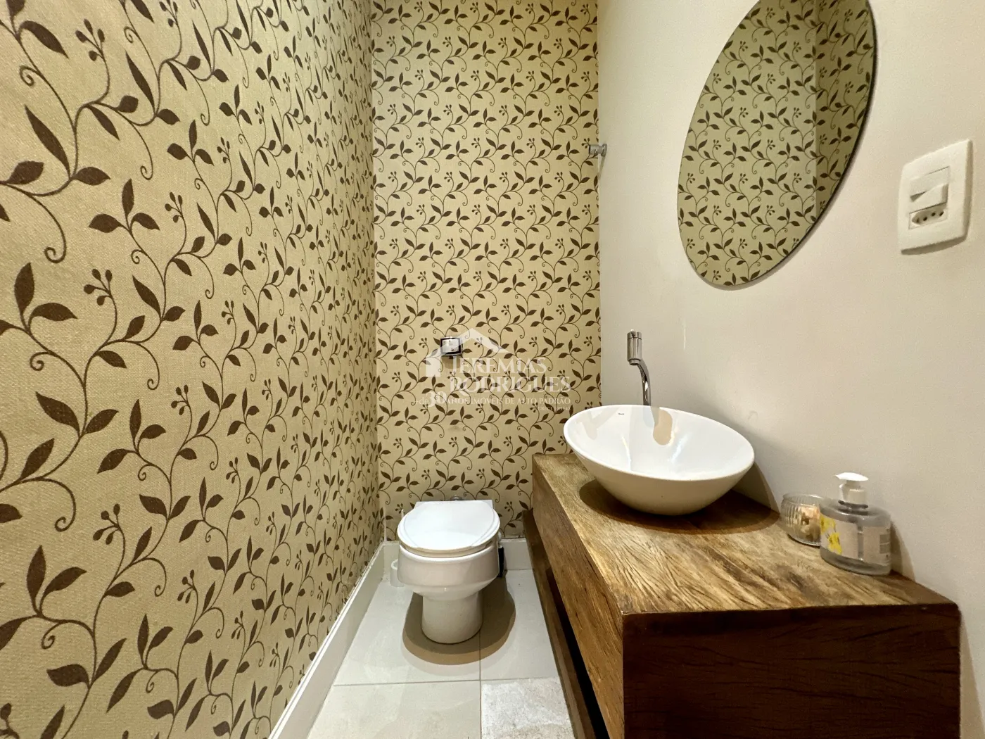 Casa à venda com 3 dormitórios no Condomínio Campos do Conde I em Tremembé/SP