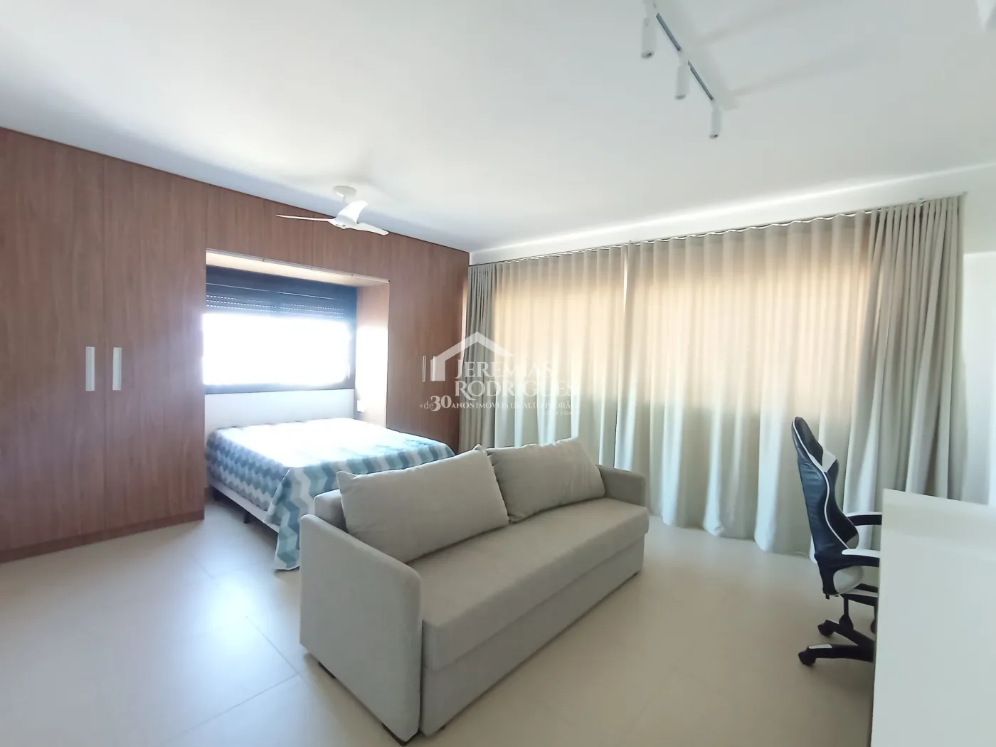 Flat para locação, 55 m² no Condomínio Residencial Lofts Arts Design em Taubaté/SP.