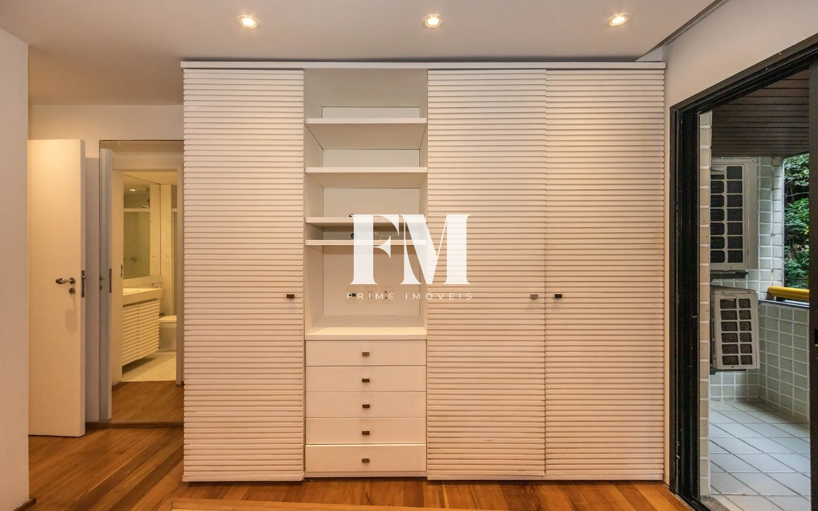 Leblon | Rua Aperana | 2 Quartos (1 Suíte) | 79m² com Varanda e Vaga a Poucos Metros da Praia - foto 15