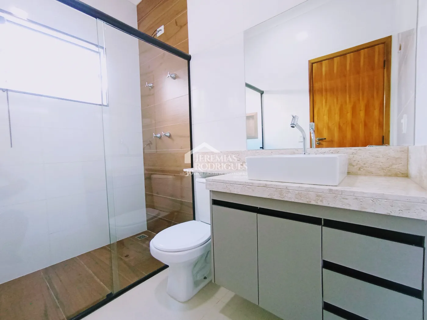 Casa à venda com 3 dormitórios no Condomínio Morada do Visconde em Tremembé/SP.