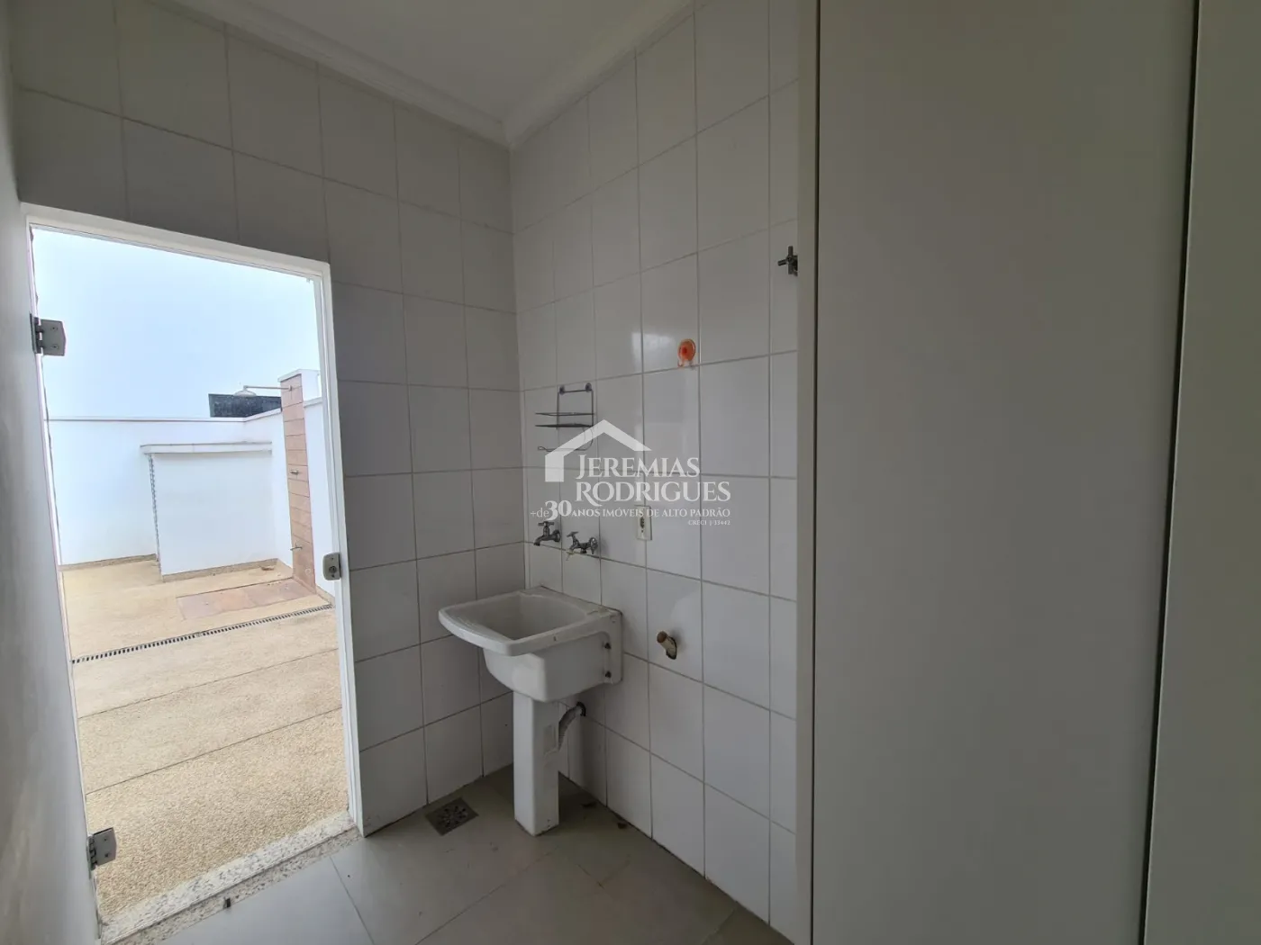 Casa com 3 dormitórios, 235 m² - Condomínio Campos do Conde I - Tremembé/SP.