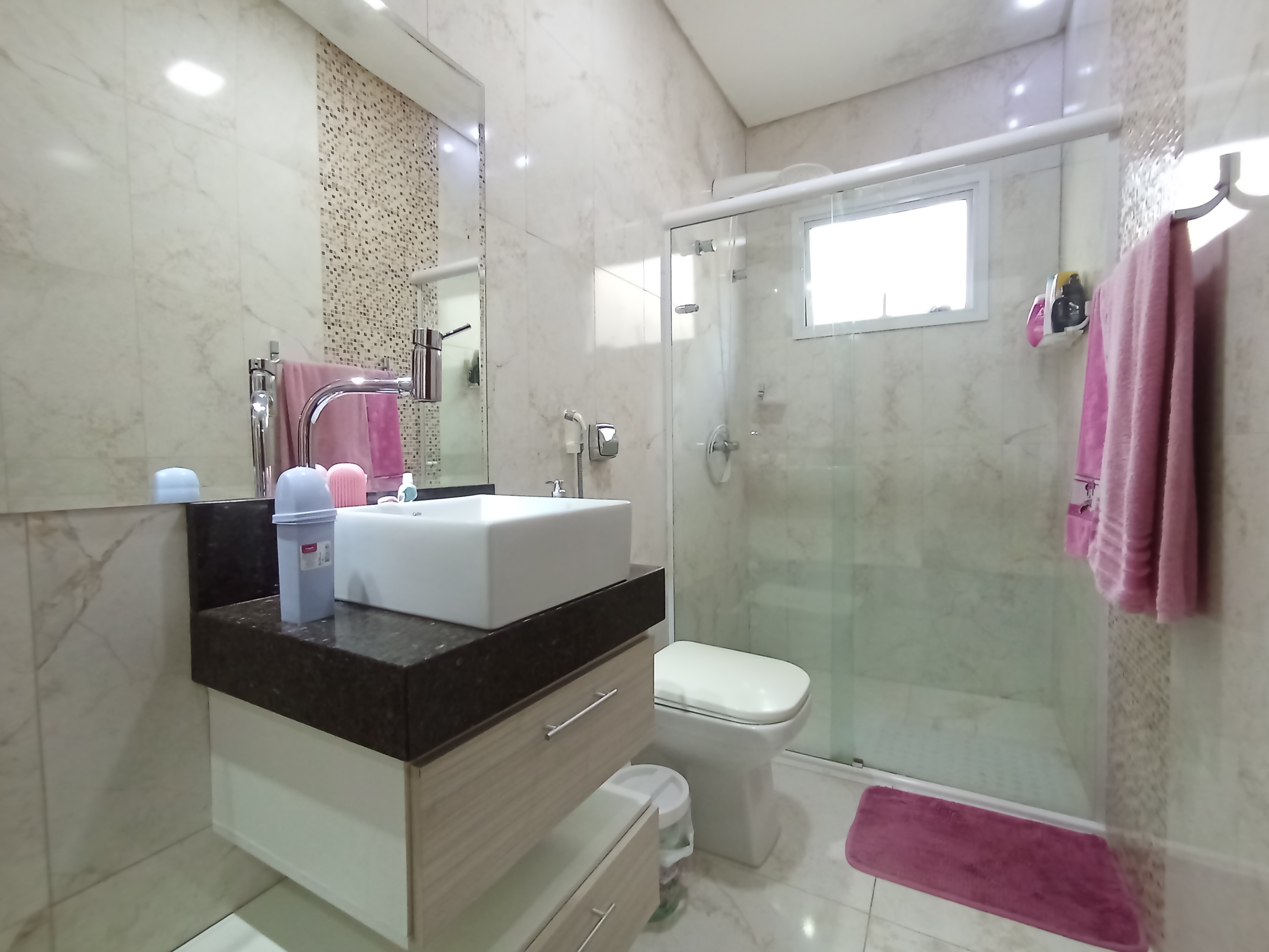 Casa à venda com 2 dormitórios no Condomínio Verdes Vales em Taubaté/SP.