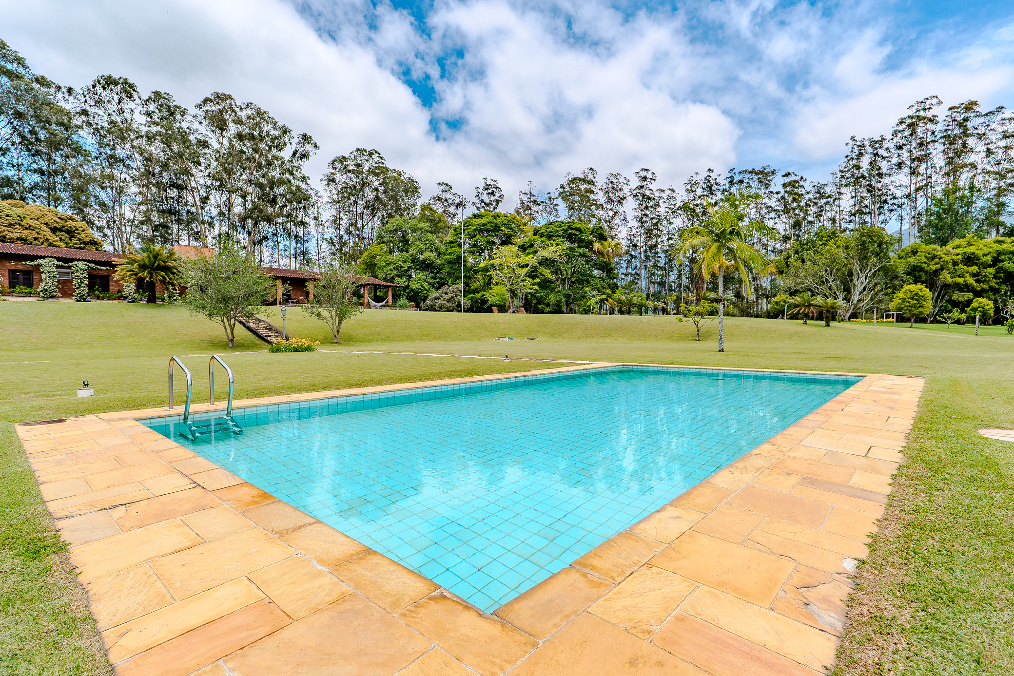 Fazenda à venda com 89,87 ha no bairro Piracuama em Pindamonhangaba/SP. 