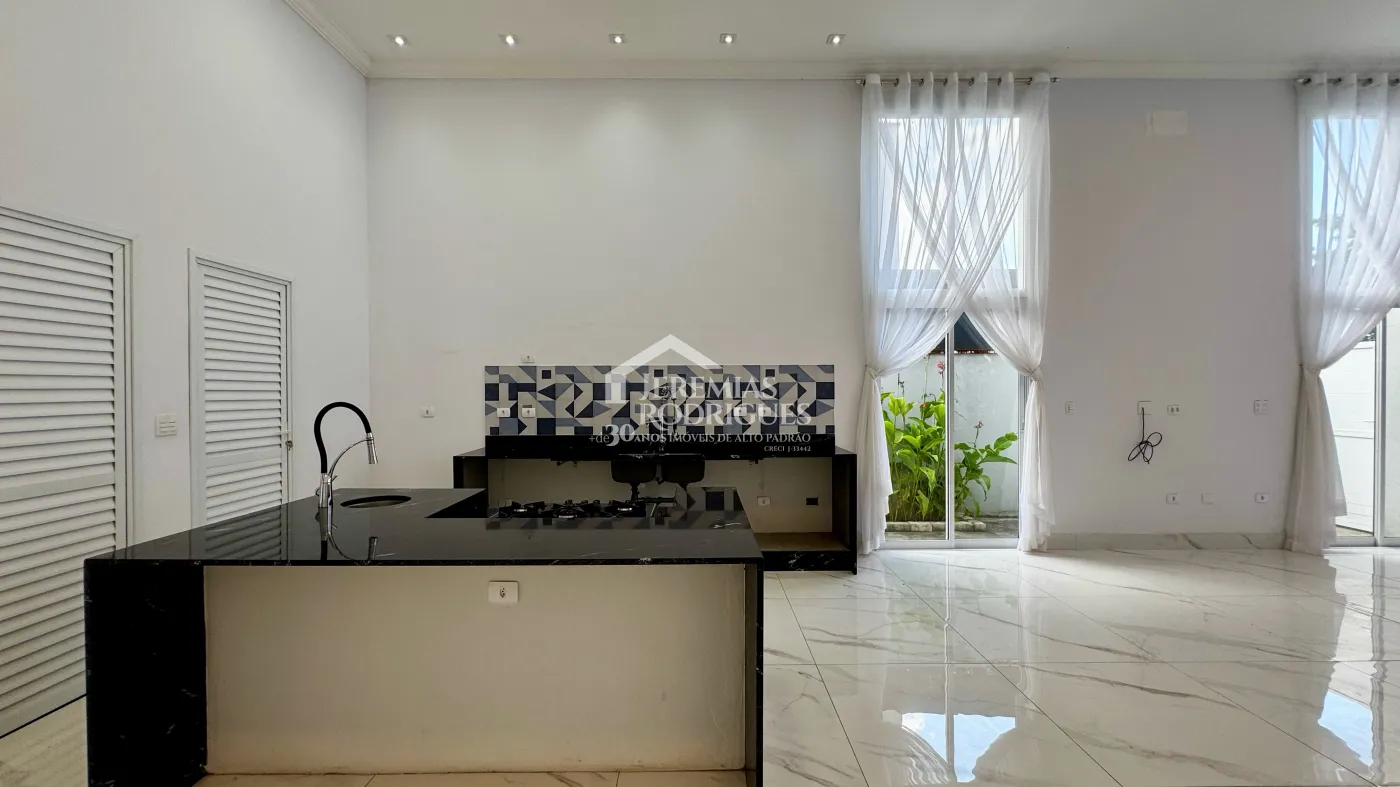 Casa para venda com 3 suítes no Condomínio Reserva dos Lagos em Pindamonhangaba/SP