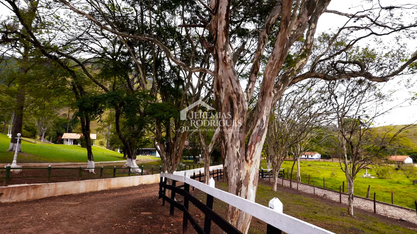 Fazenda à venda com 2.544 hectares em Santa Branca/SP.