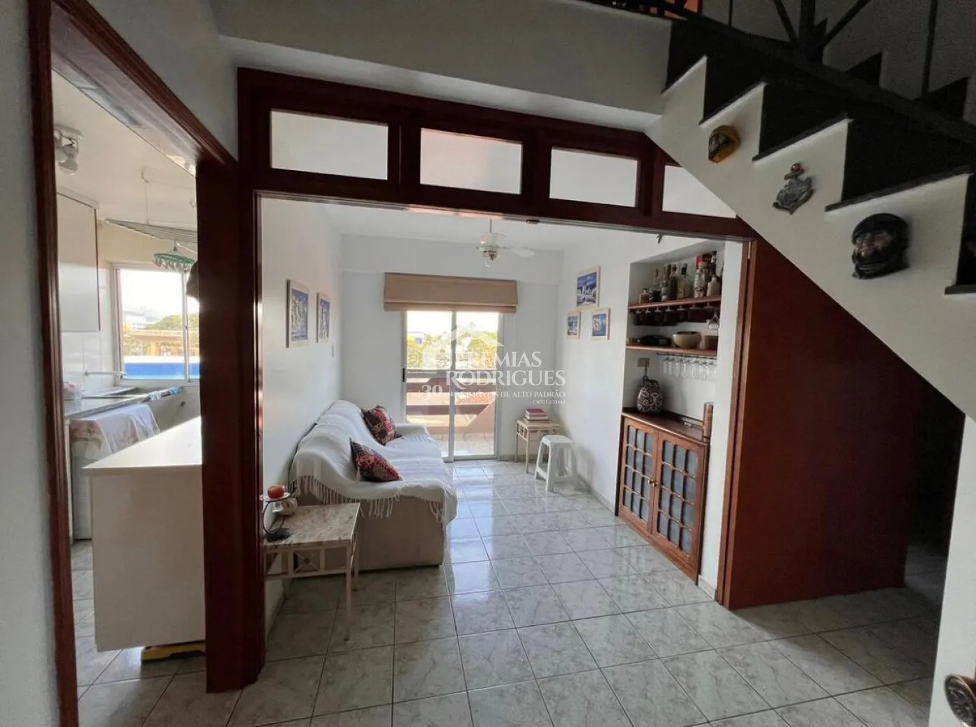 Cobertura duplex à venda com 2 dormitórios, 113 m² no Condomínio Sol Tropical em Ubatuba/SP.