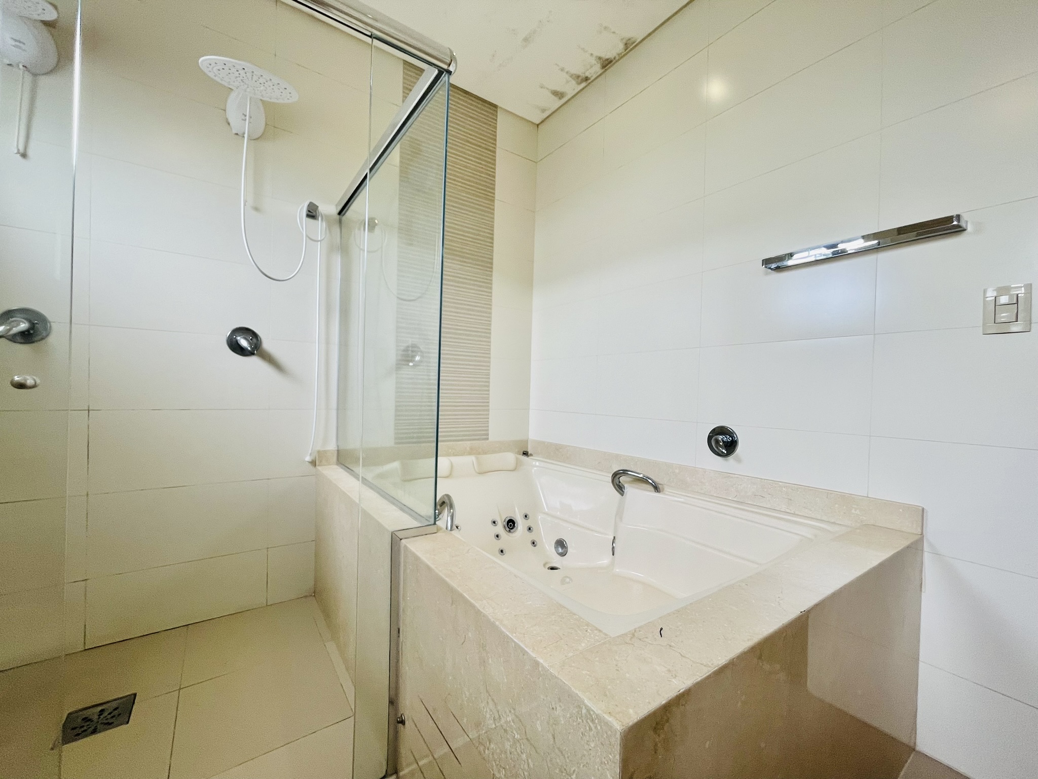 Casa para venda com 4 dormitórios no Condomínio Campos Do Conde I em Tremembé/SP