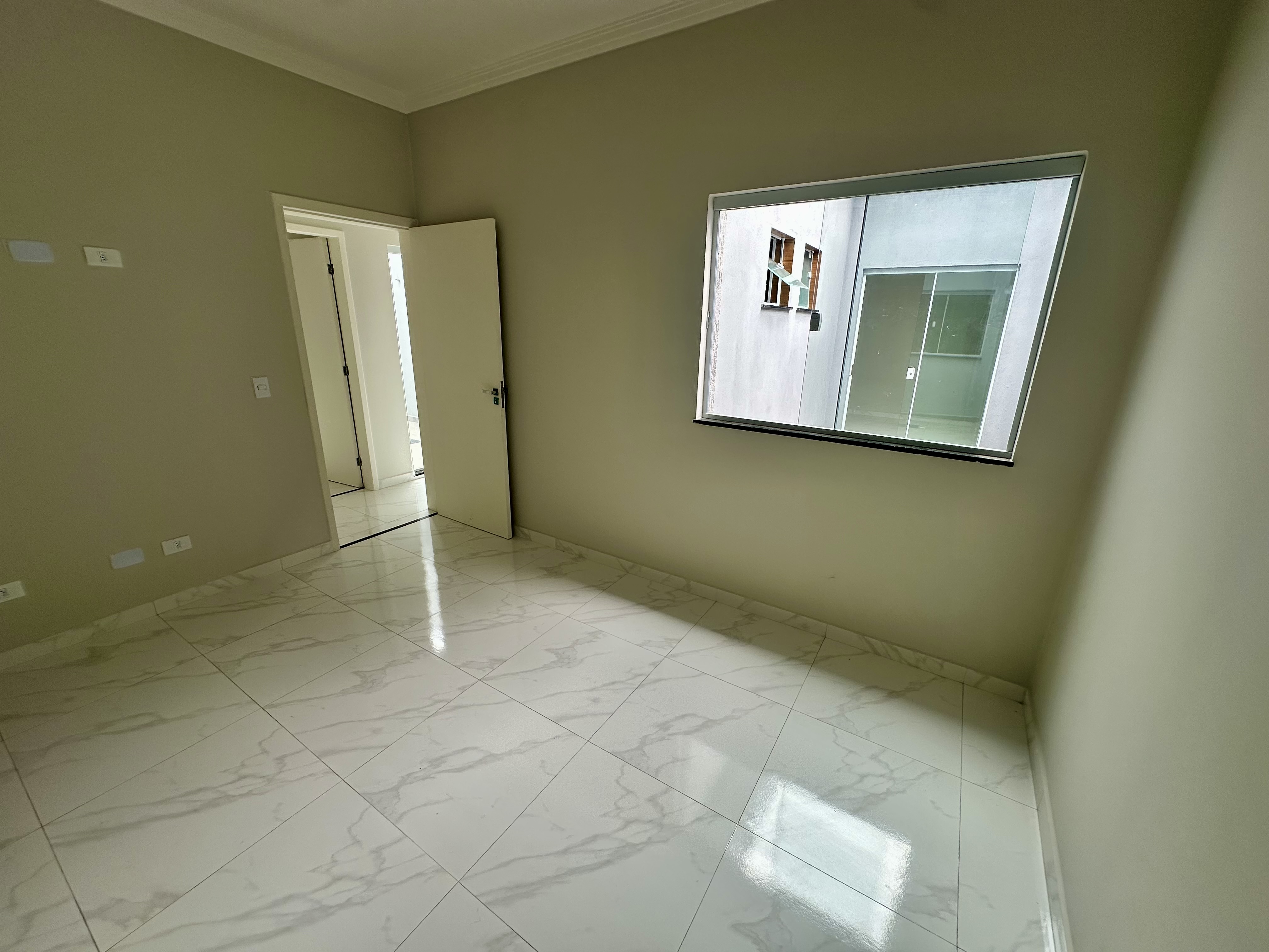 Casa à venda com 3 dormitórios no bairro Residencial Flamboyant em Pindamonhangaba/SP.