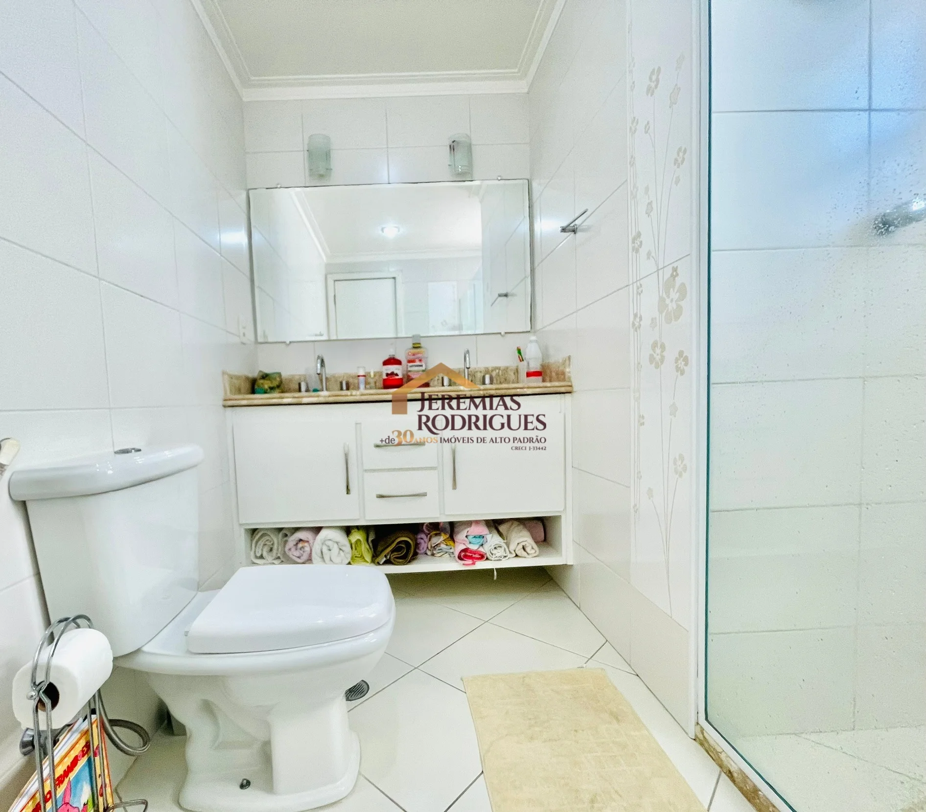 Apartamento à venda no Edifício Sauípe em Taubaté/SP.