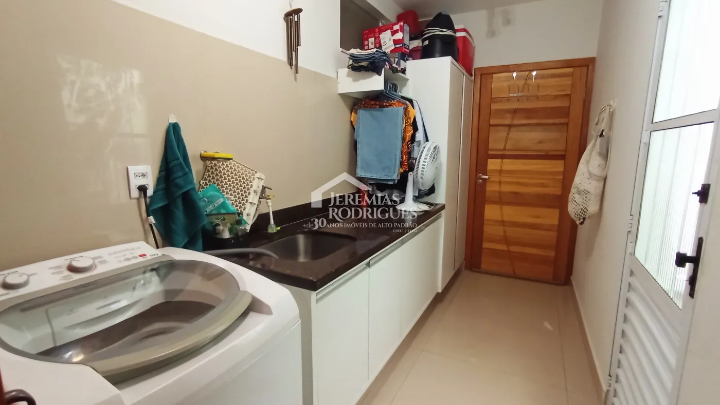Casa à venda com 3 suítes no Condomínio Moema Ville em Pindamonhangaba/SP.