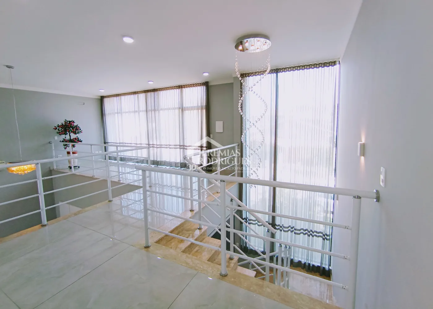 Casa para venda e locação com 3 dormitórios, no Condomínio Campos do Conde II em Tremembé/SP.