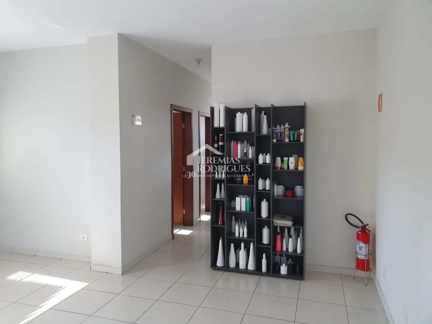 Galpão à venda no bairro Jardim Jaraguá em Taubaté/SP.