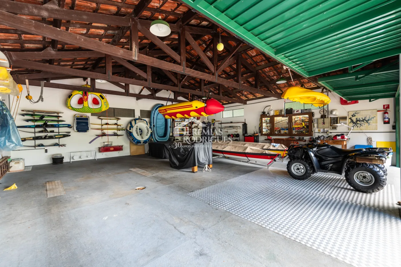 Sitio com 9 suítes, 2.600 m² - Piracaia/SP.